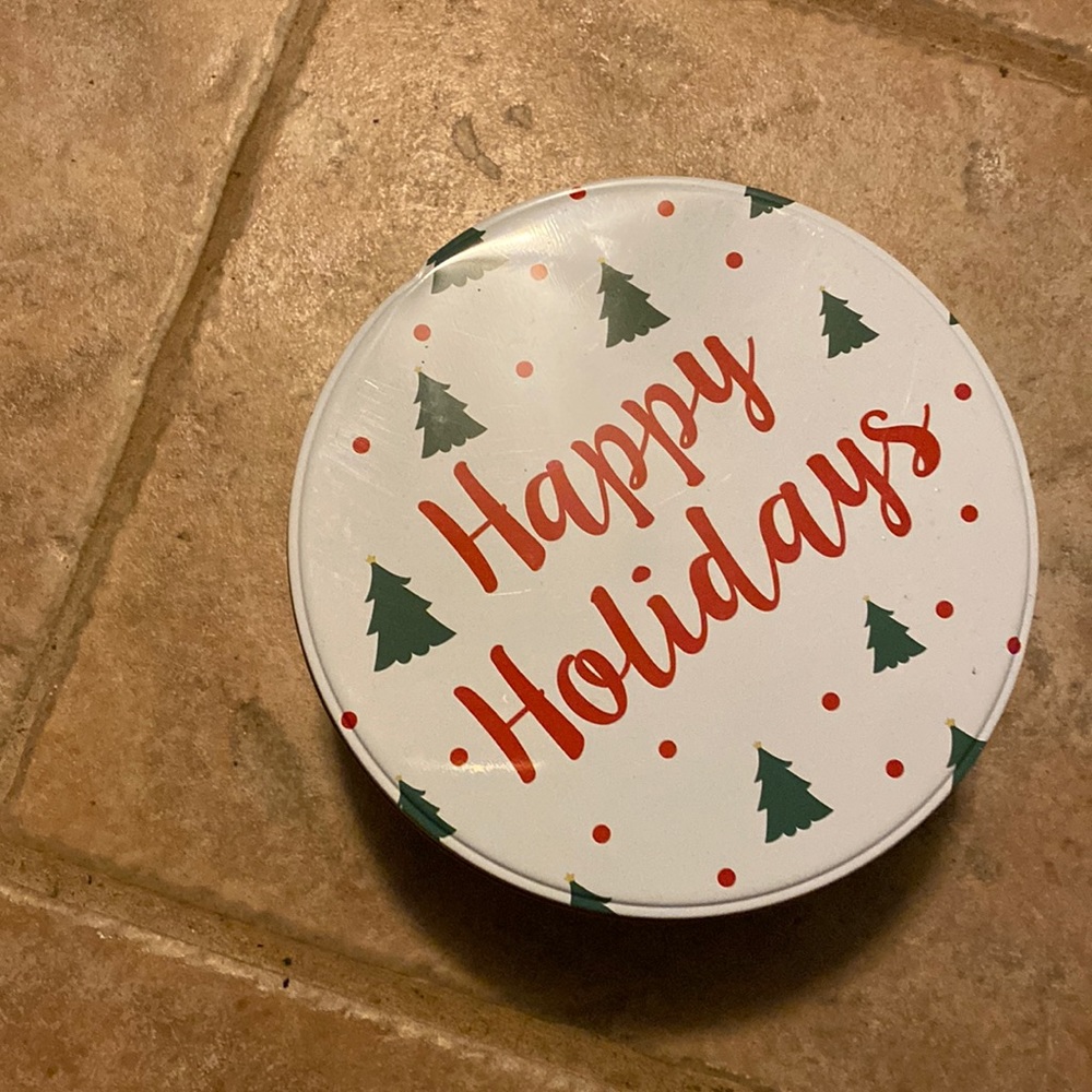 Round large Happy holiday tin nwt